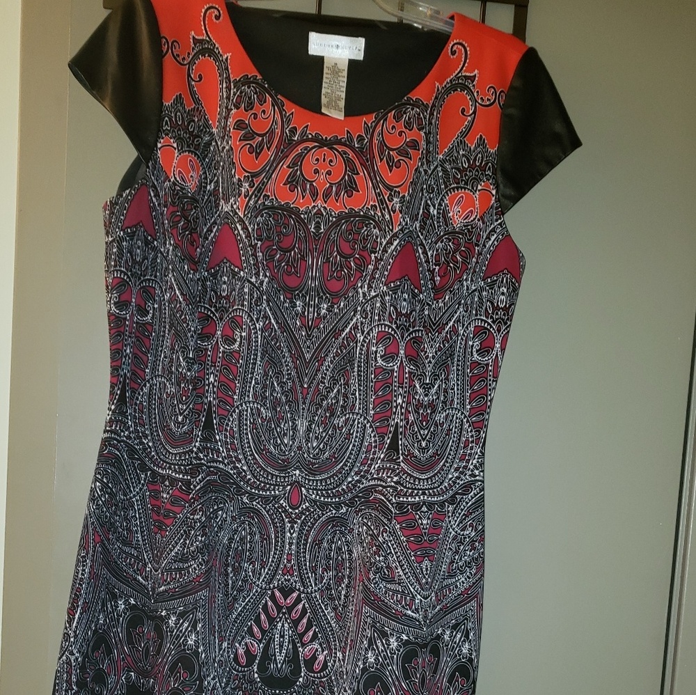 Ladies dress - Picture 2 of 3